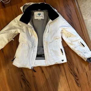 Used Kids Obermeyer ski/snow coat in white size Small (8)